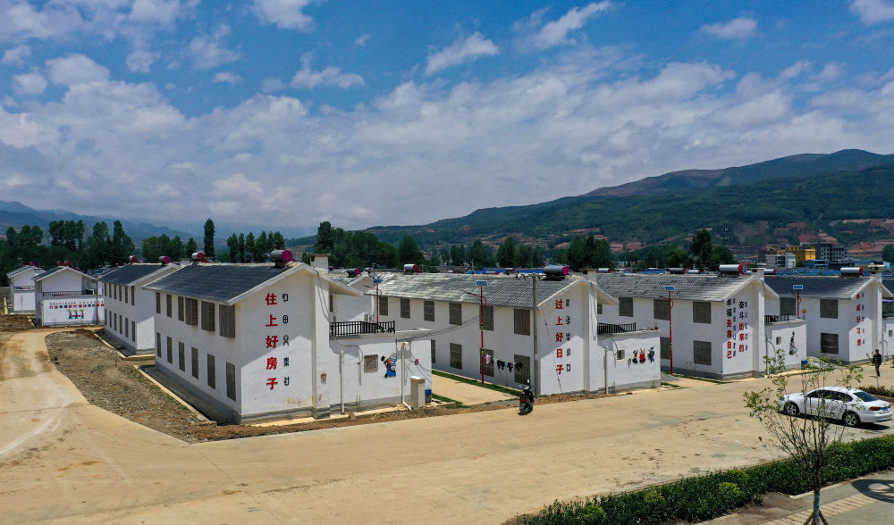 四川布拖山乡新画卷