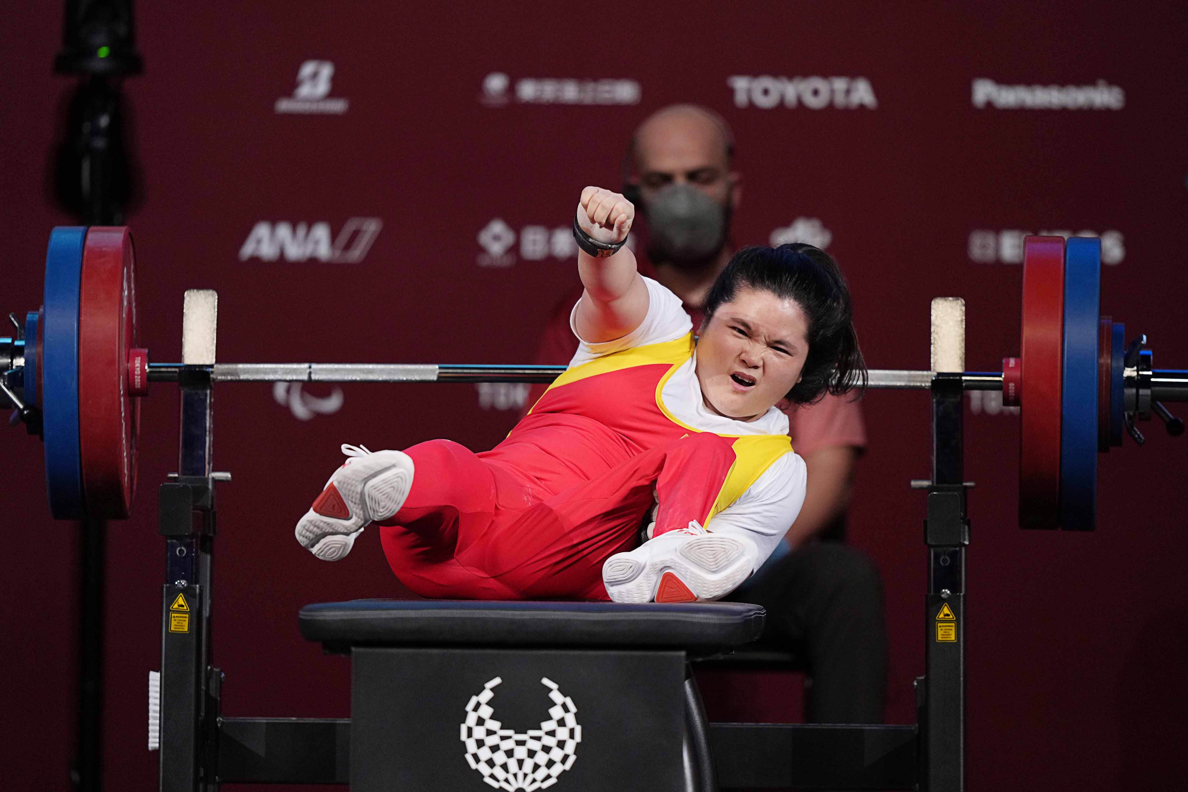 东京残奥会展现中国力量举重队再揽三金一银