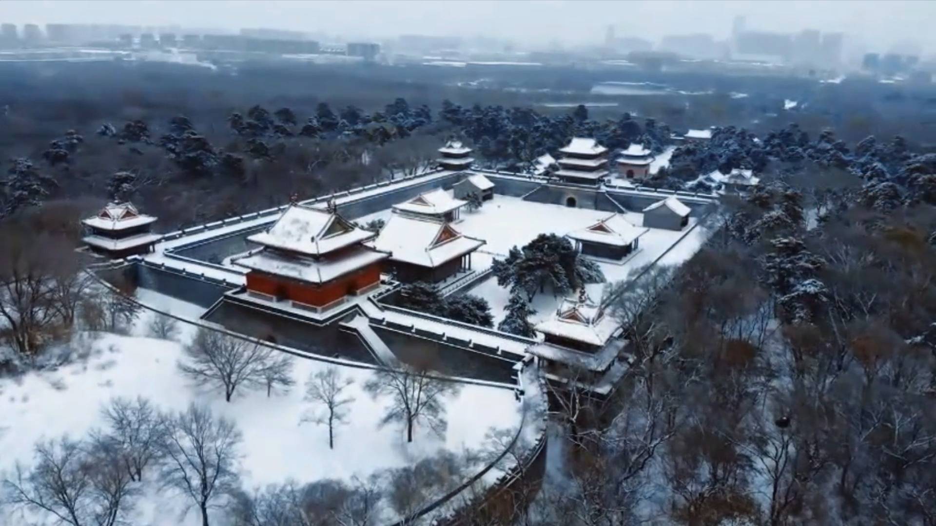 白雪镶红墙来沈阳故宫看雪景