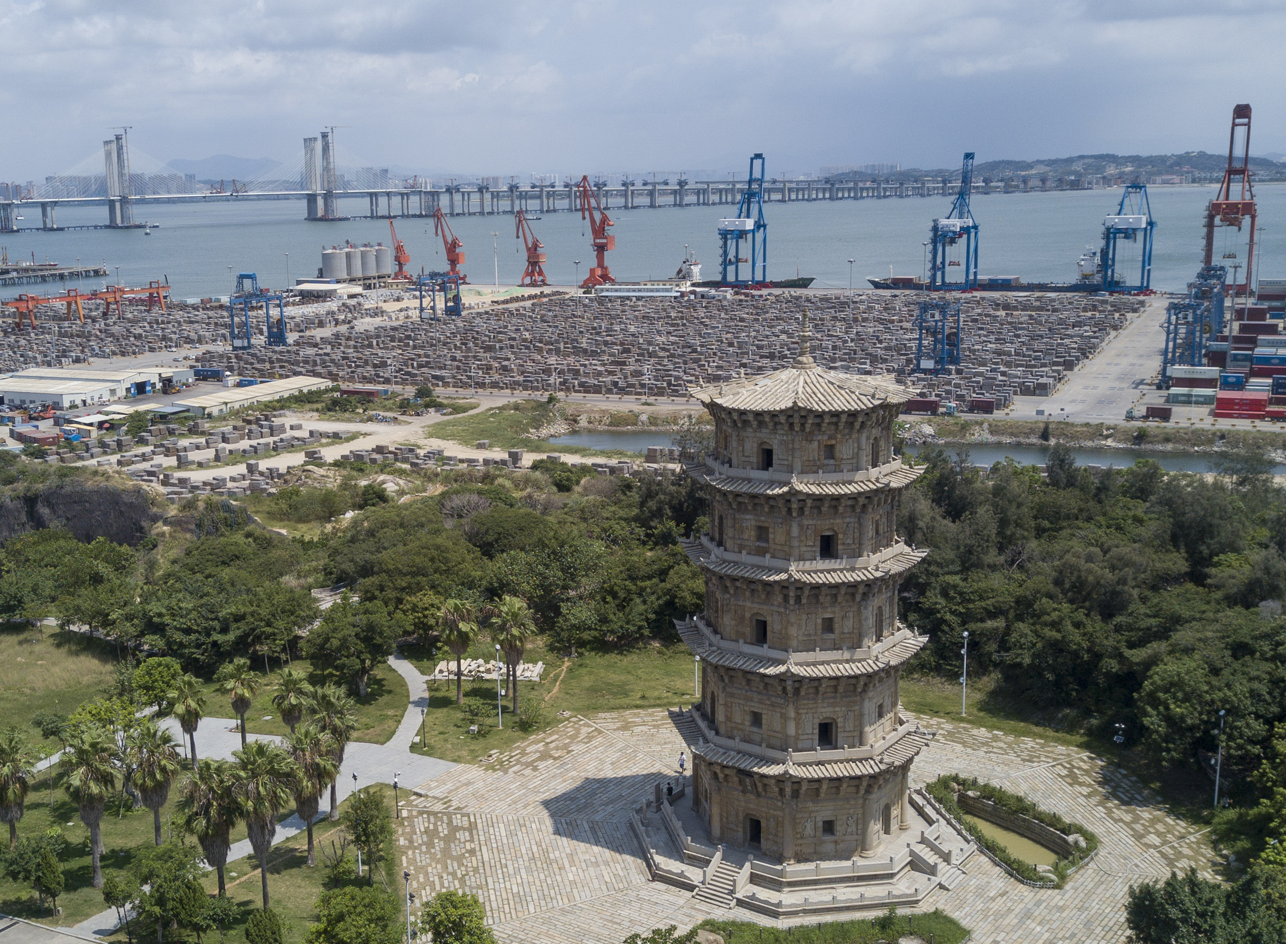 开元寺等多元社群宗教建筑和造像,泉州府文庙等文化纪念地史迹,德化