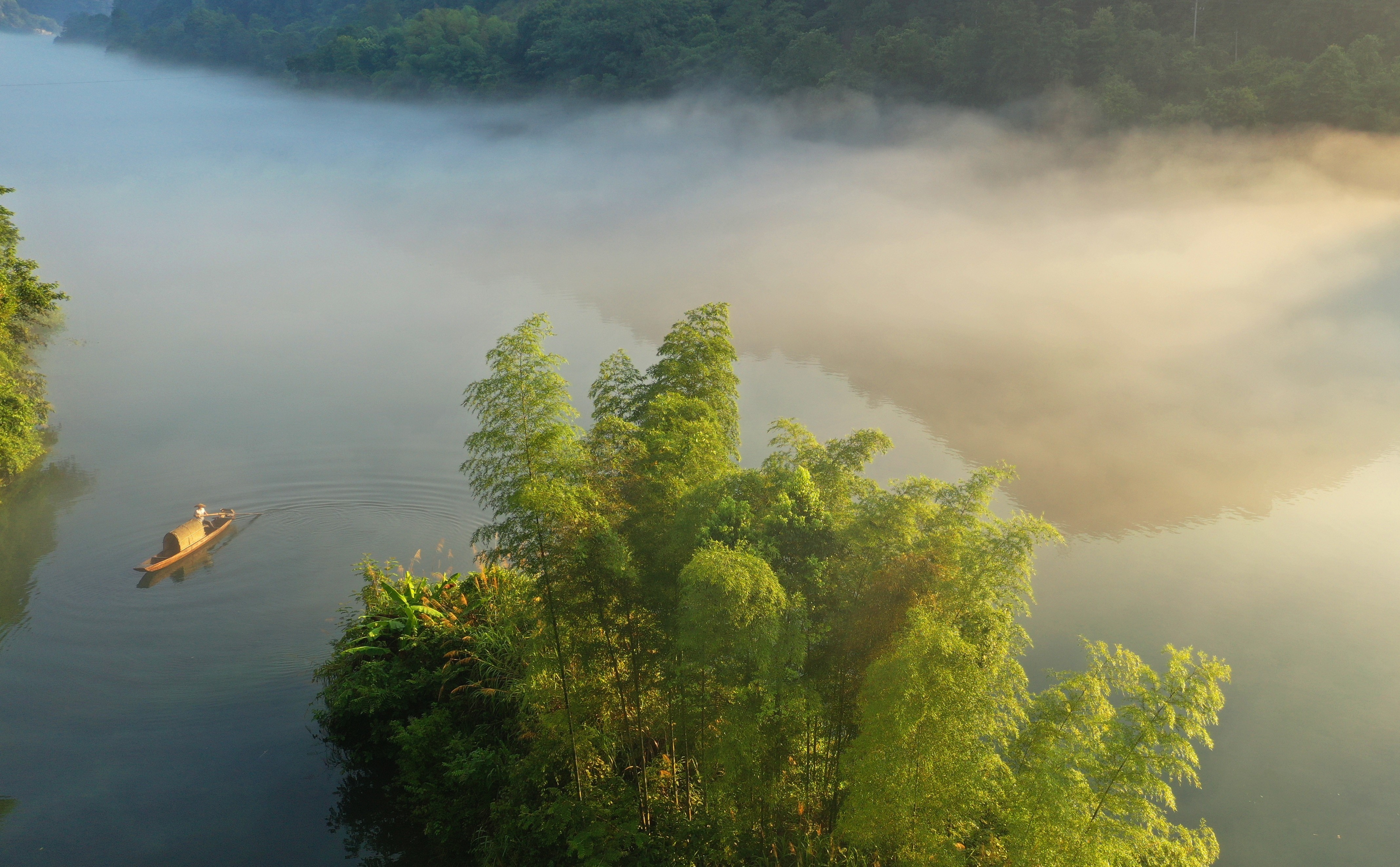 湖南资兴晨雾美景引游人