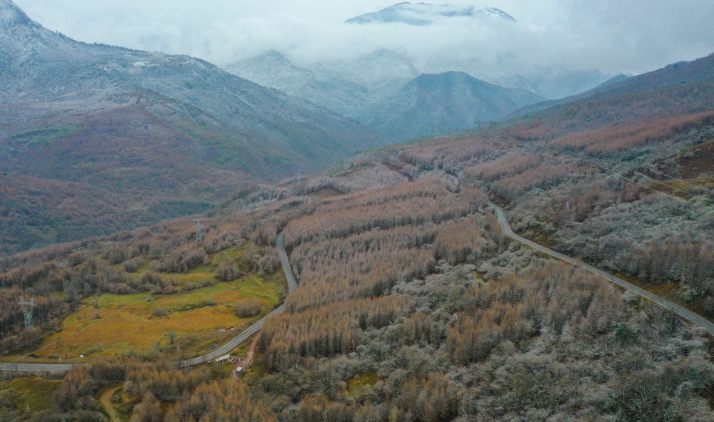 雪后美姑大风顶