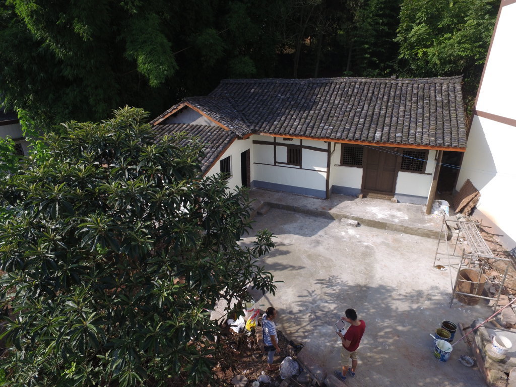 让忧居变优居截至目前四川共实施农村危房改造947万户