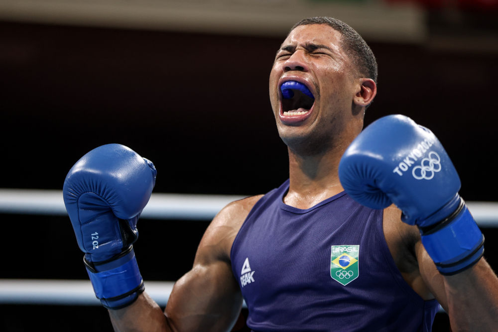 东京奥运会拳击综合谷红惜败摘银巴西选手绝境ko