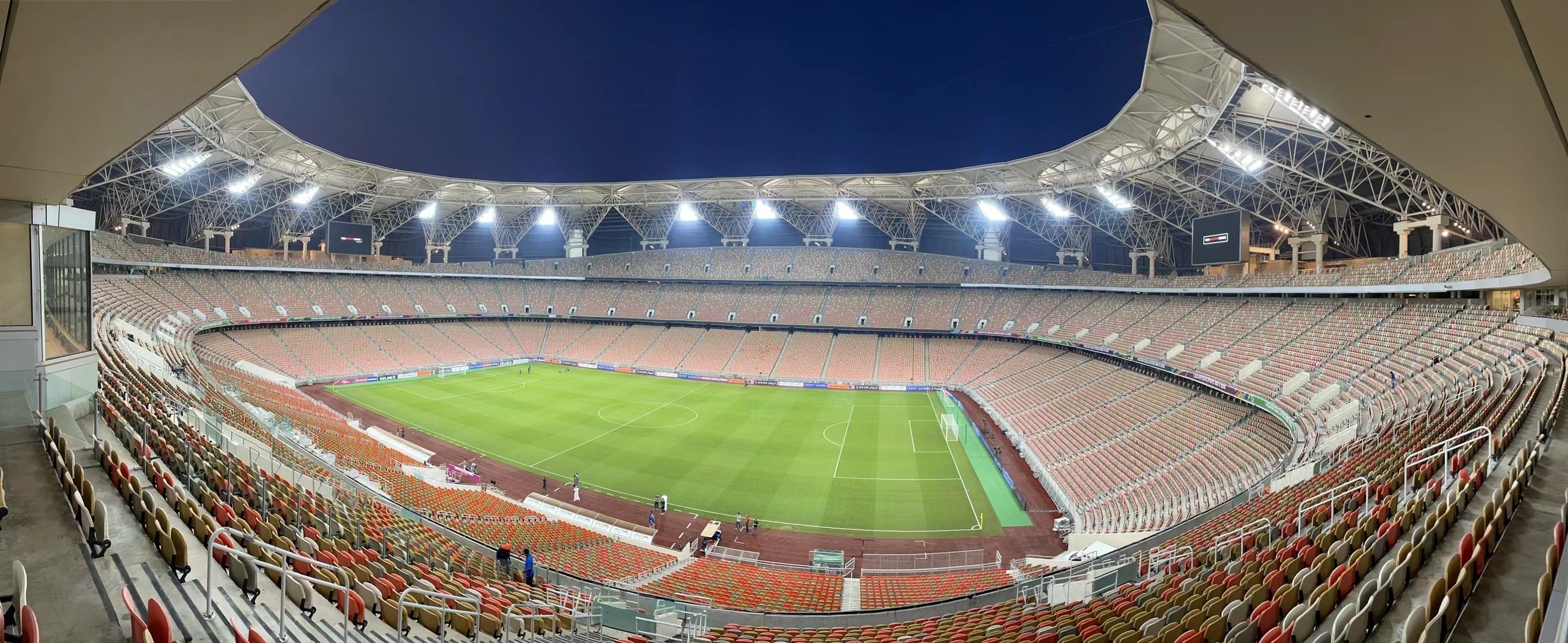 体育场沙特队的"魔鬼主场"本场的目标就是击败中国队沙特队主教练