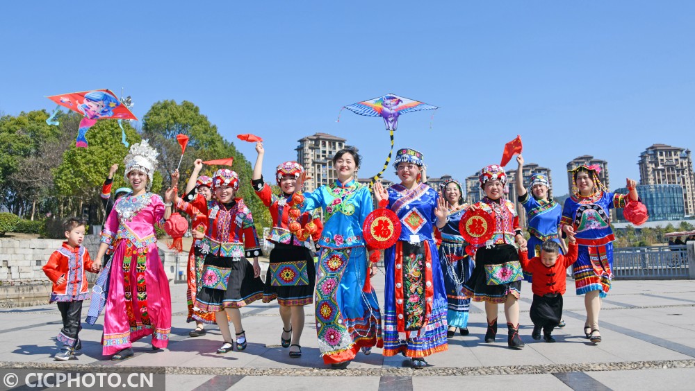 浙江仙居:少数民族同胞载歌载舞欢度新春