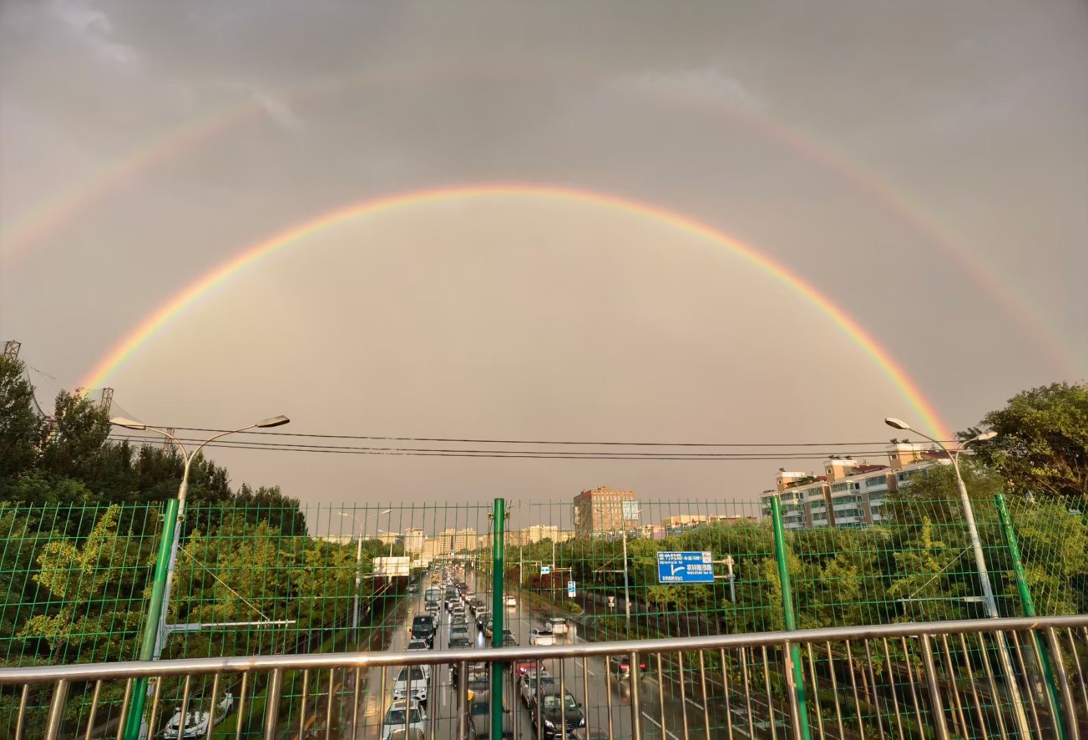 斯人若彩虹遇上方知有北京天空双彩虹刷屏