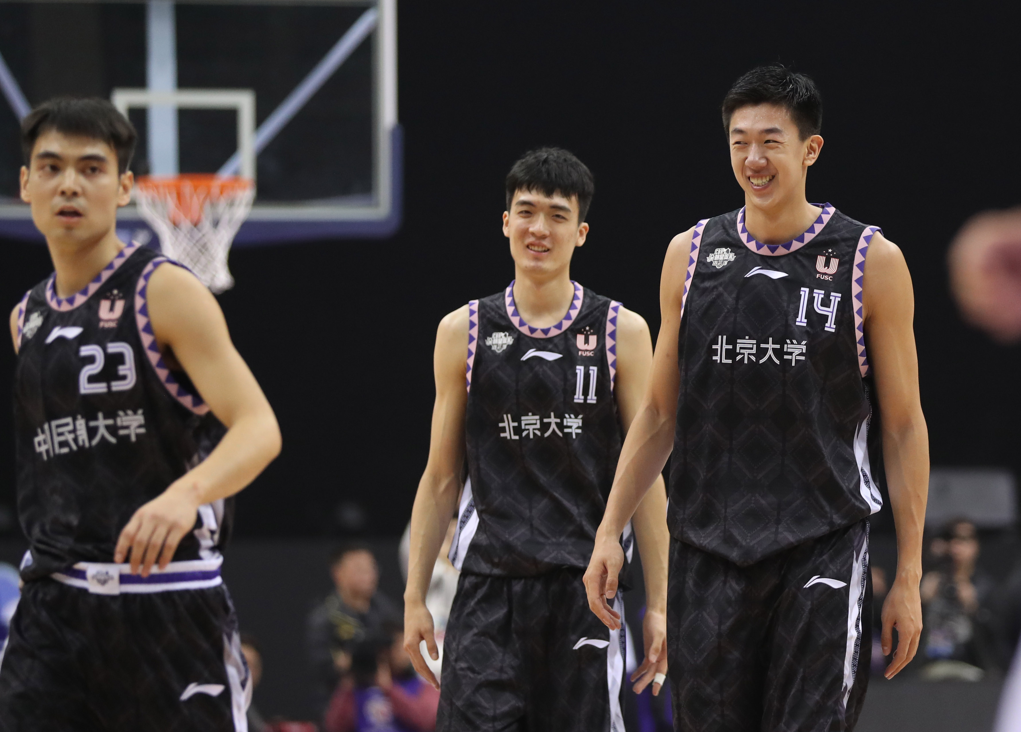 当日,在山东青岛举行的2019年cba全明星周末星锐赛中,大学生南北区