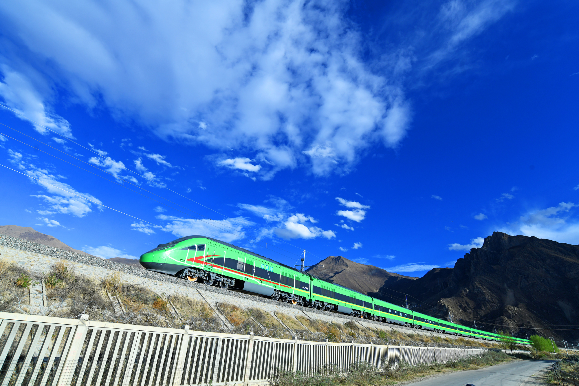 新华全媒提前看开上高原的复兴号长啥样