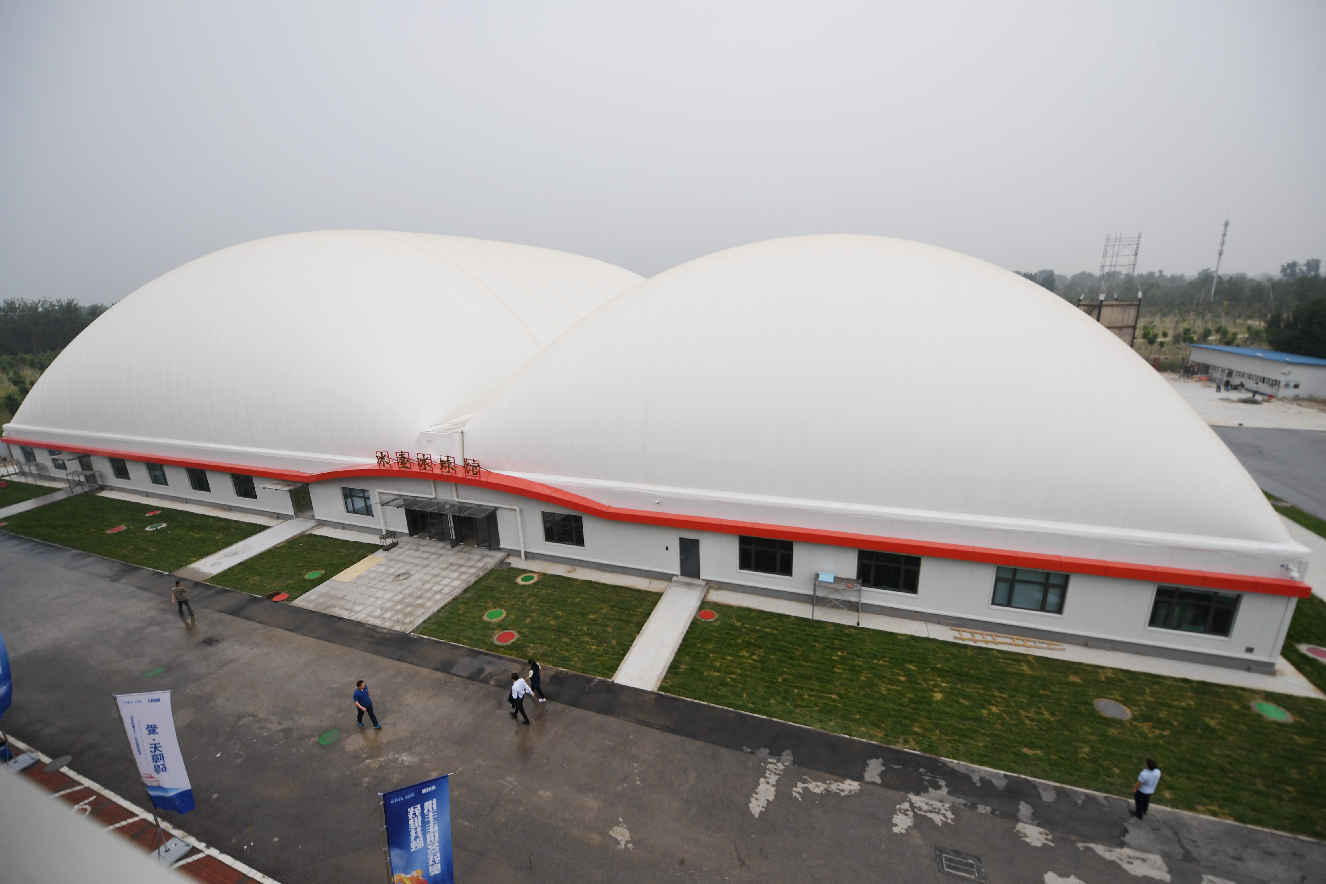 走近冬奥备战北京冬残奥会北京建成永久性气膜式冰壶冰球运动馆