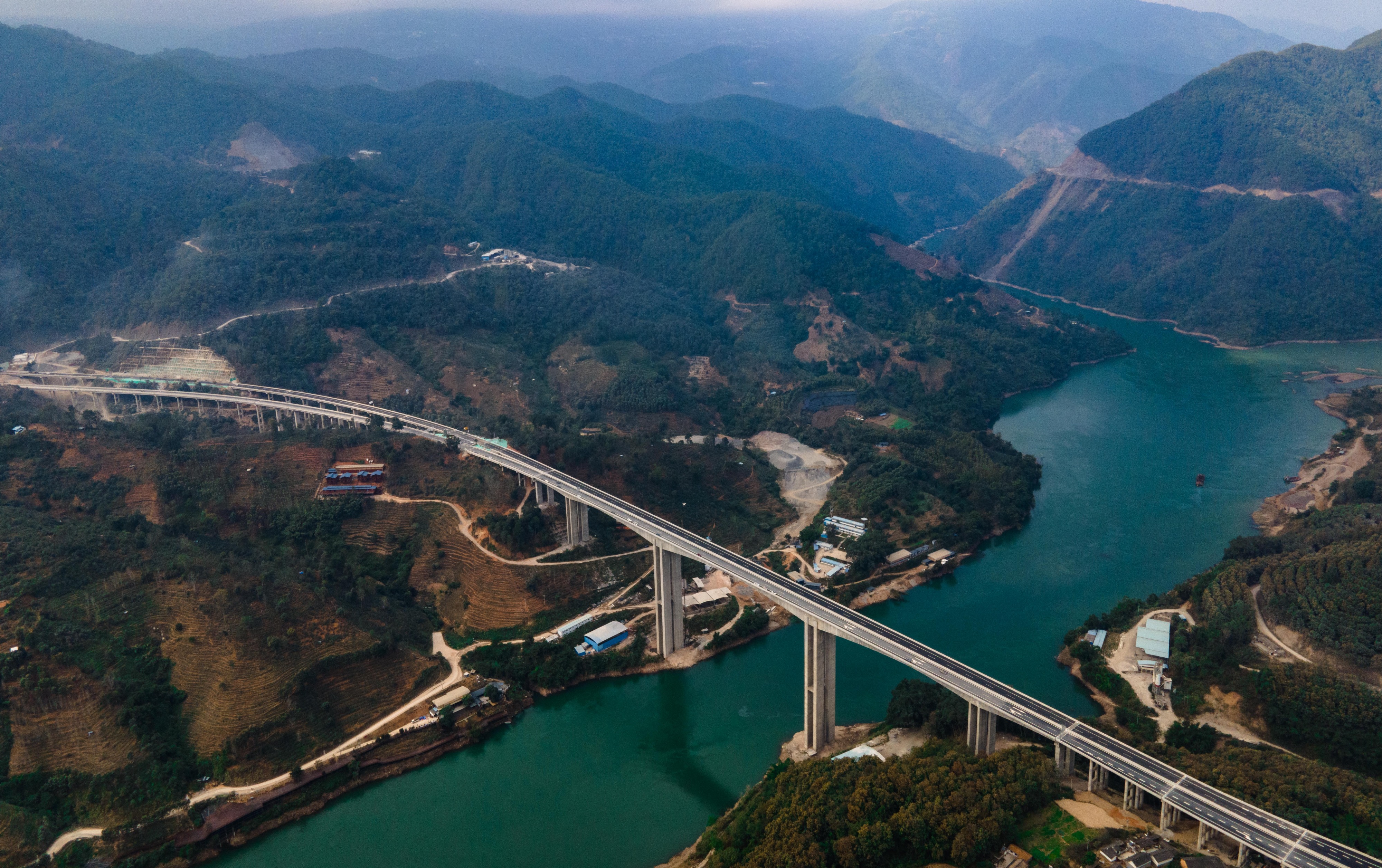 告别茶马古道高速公路贯通云南16个州市