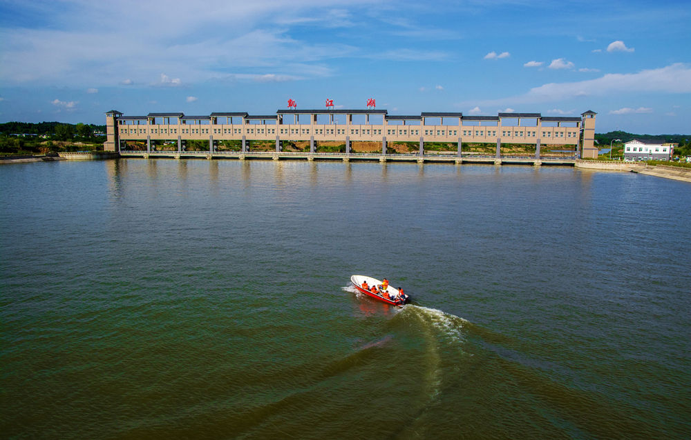 6万元,对双河口水库,黄鹿水库进行保护;投入资金4500万元,改造升级