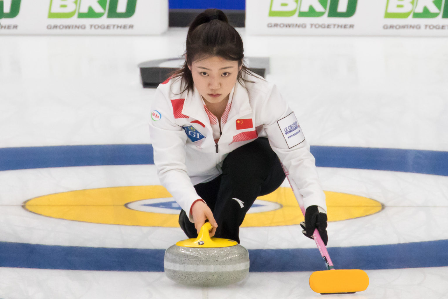 走近冬奥女子冰壶世锦赛中国队胜意大利止连败瑞士瑞典队获北京冬奥