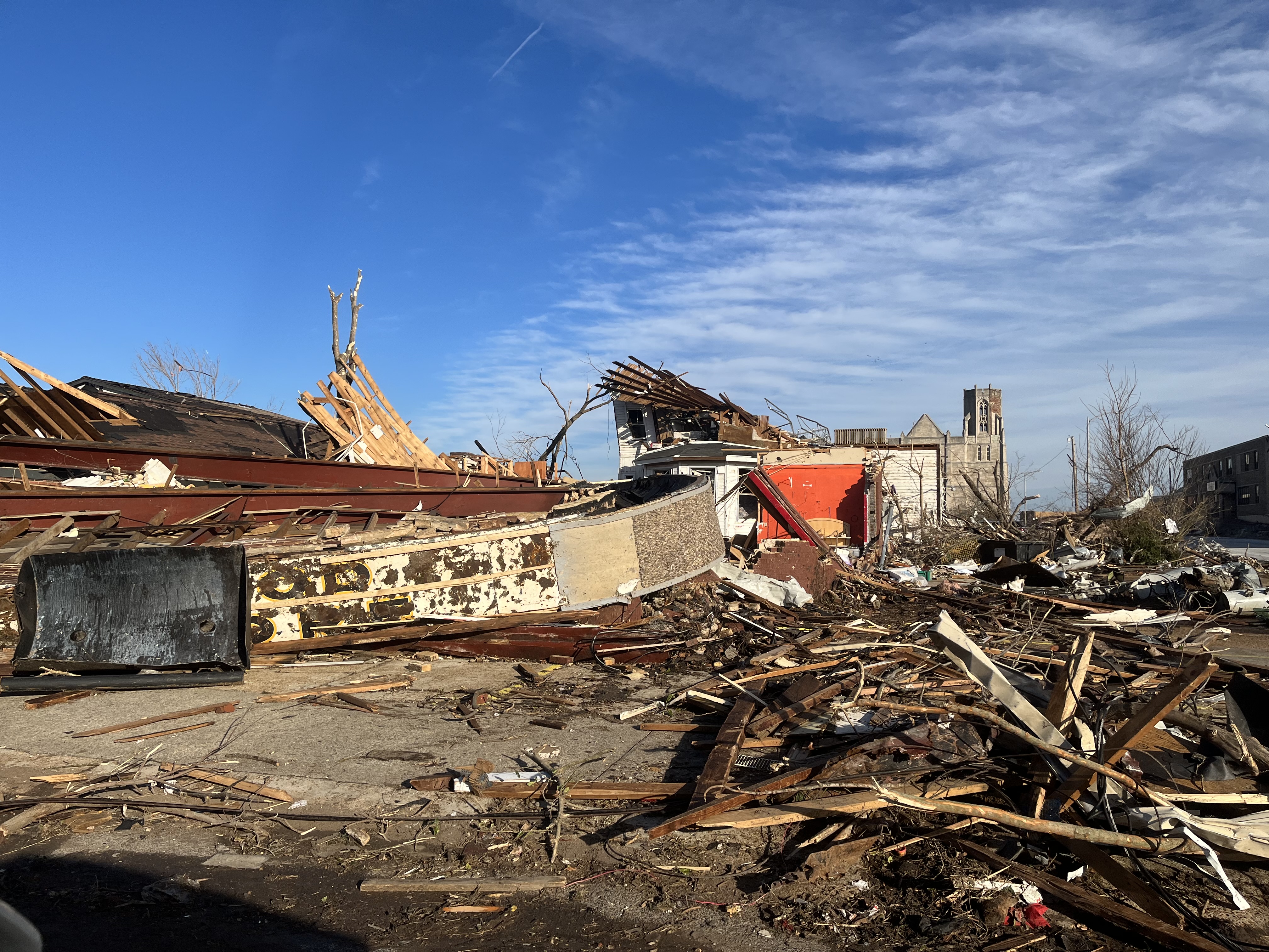 龙卷风袭击美国中部已致80多人死亡