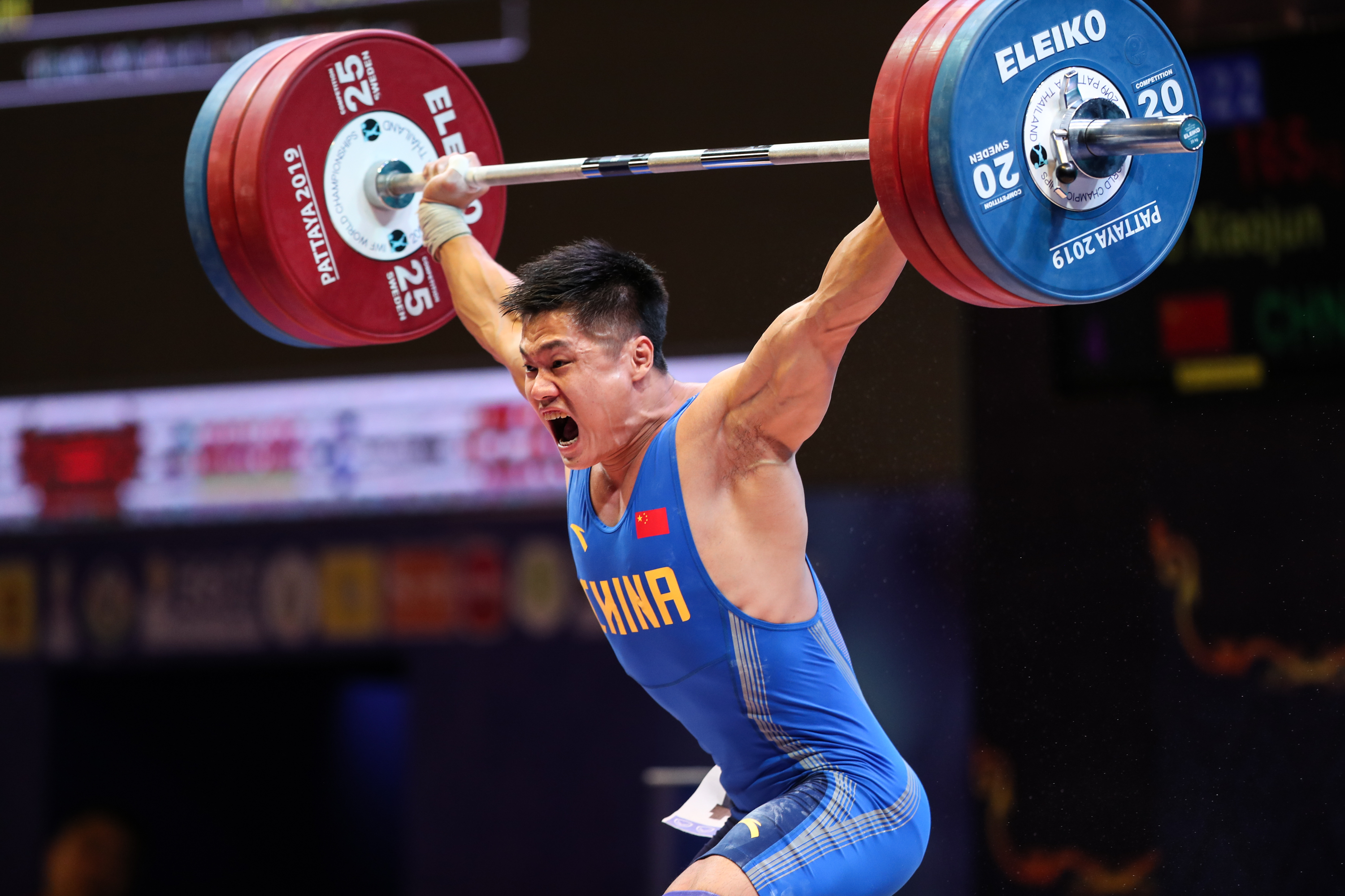 全主力阵容亮相中国举重队即将出国参加亚锦赛