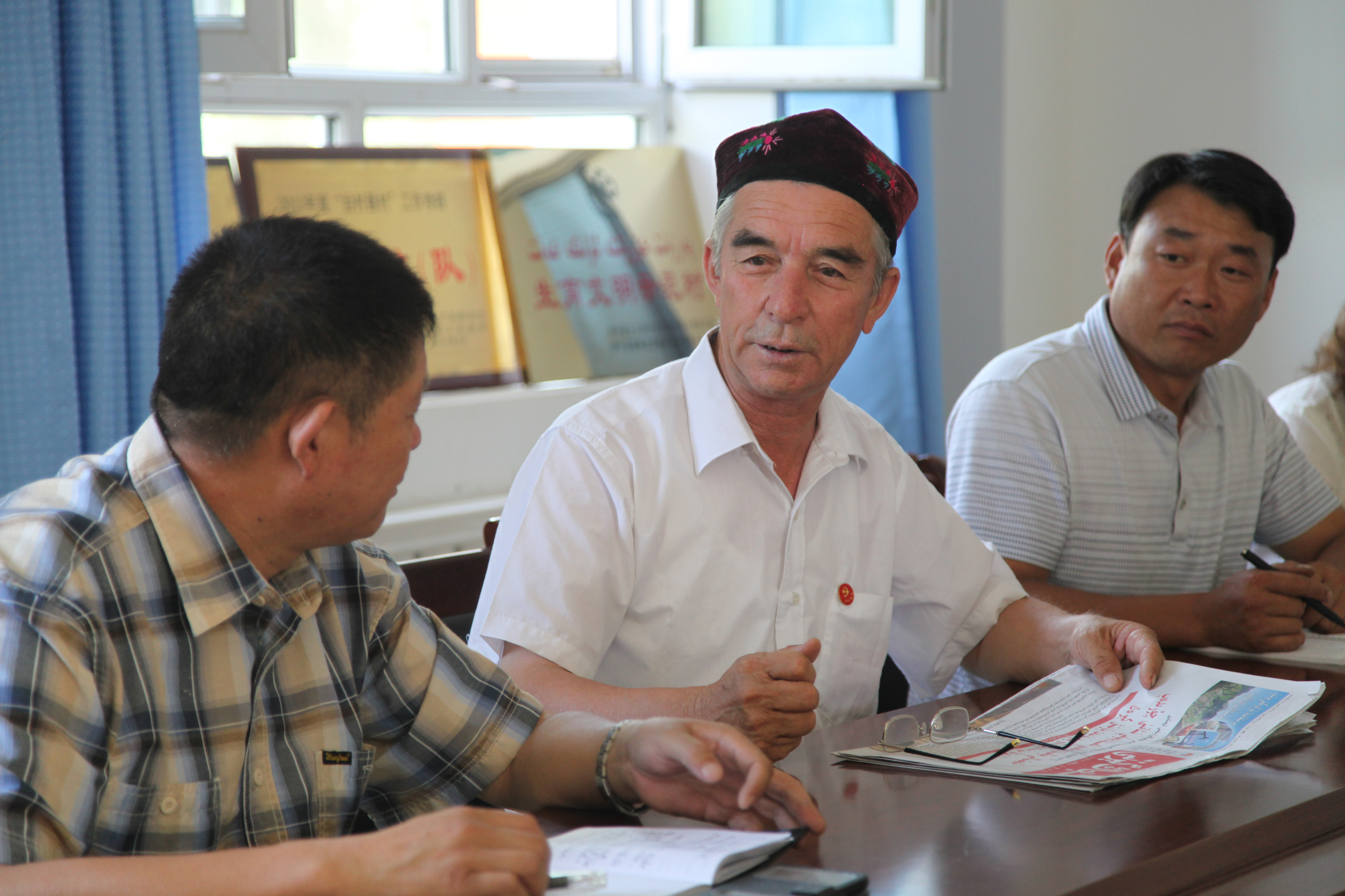 七一勋章获得者多民族村老支书买买提江吾买尔一辈子跟党走一辈子为