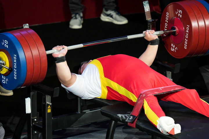 东京残奥会举重赛事接近尾声中国健儿再夺一金二银