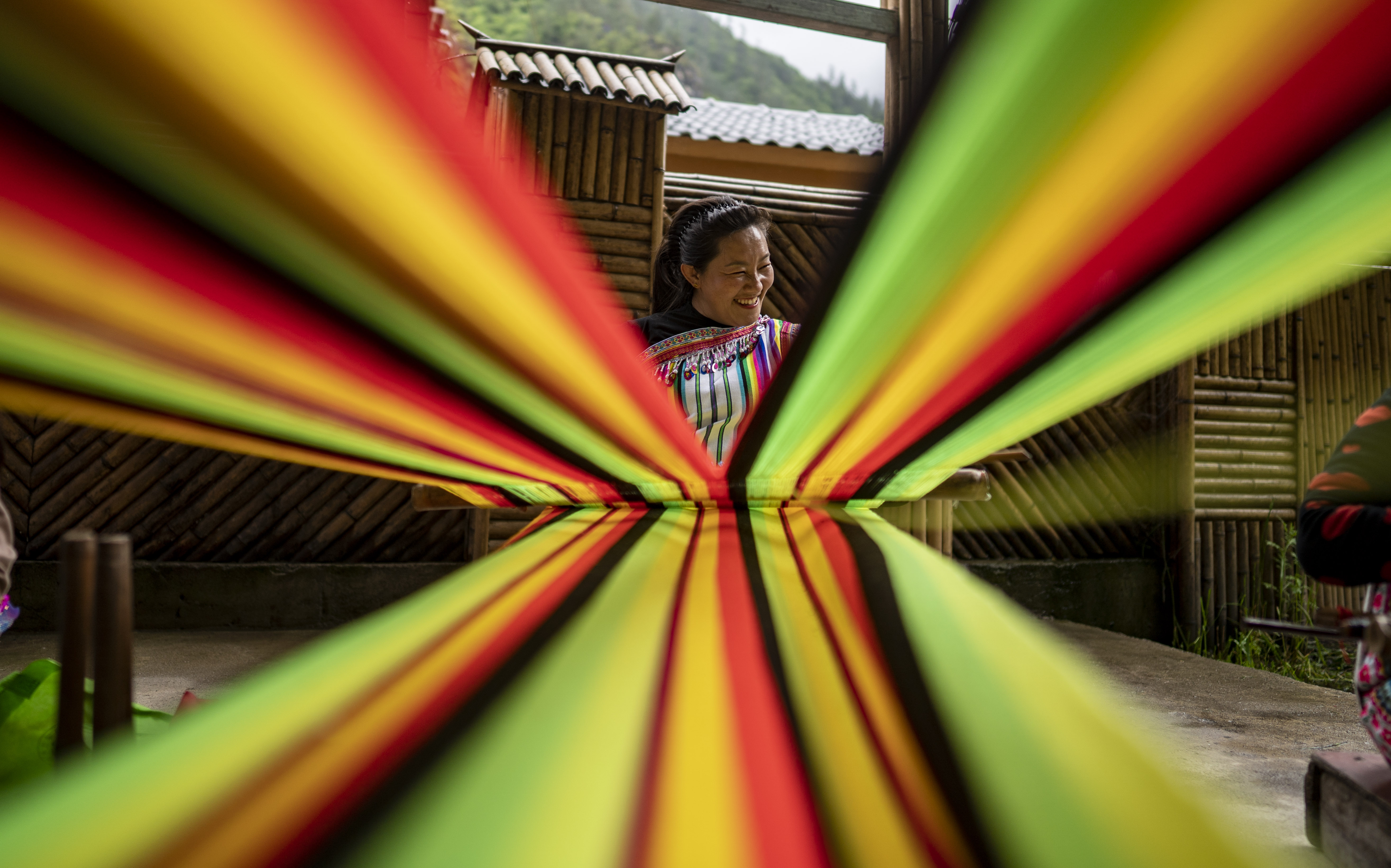 照进独龙族村落的那道"彩虹" - 封面新闻