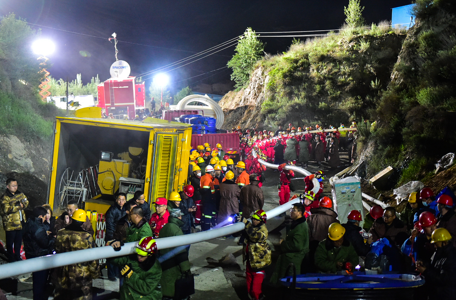 为了生命我们与时间赛跑直击山西代县大红才铁矿透水事故救援现场