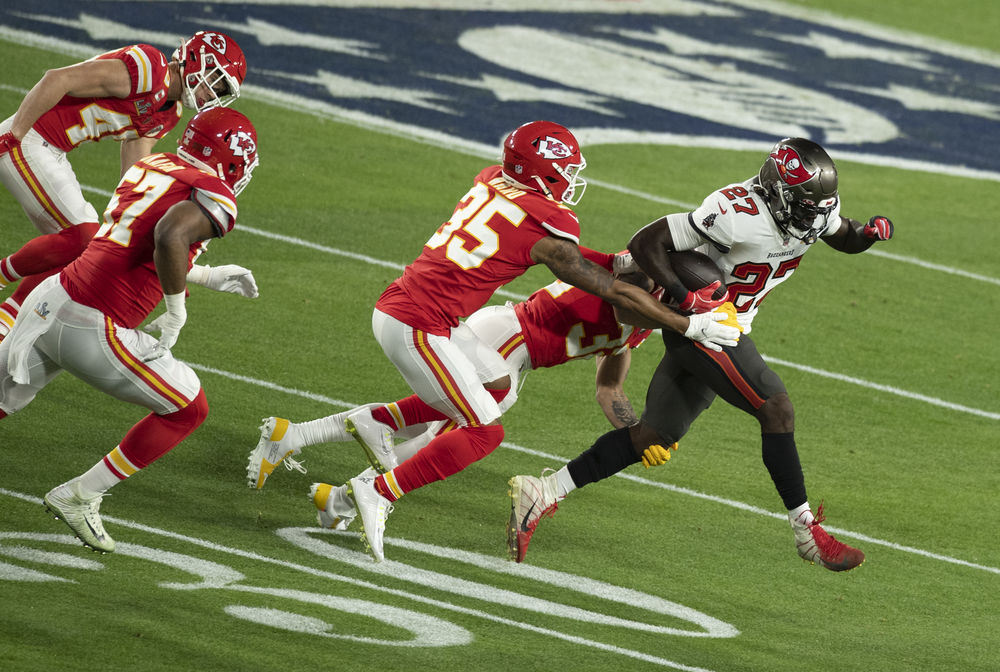 坦帕湾海盗击溃堪萨斯城酋长问鼎超级碗