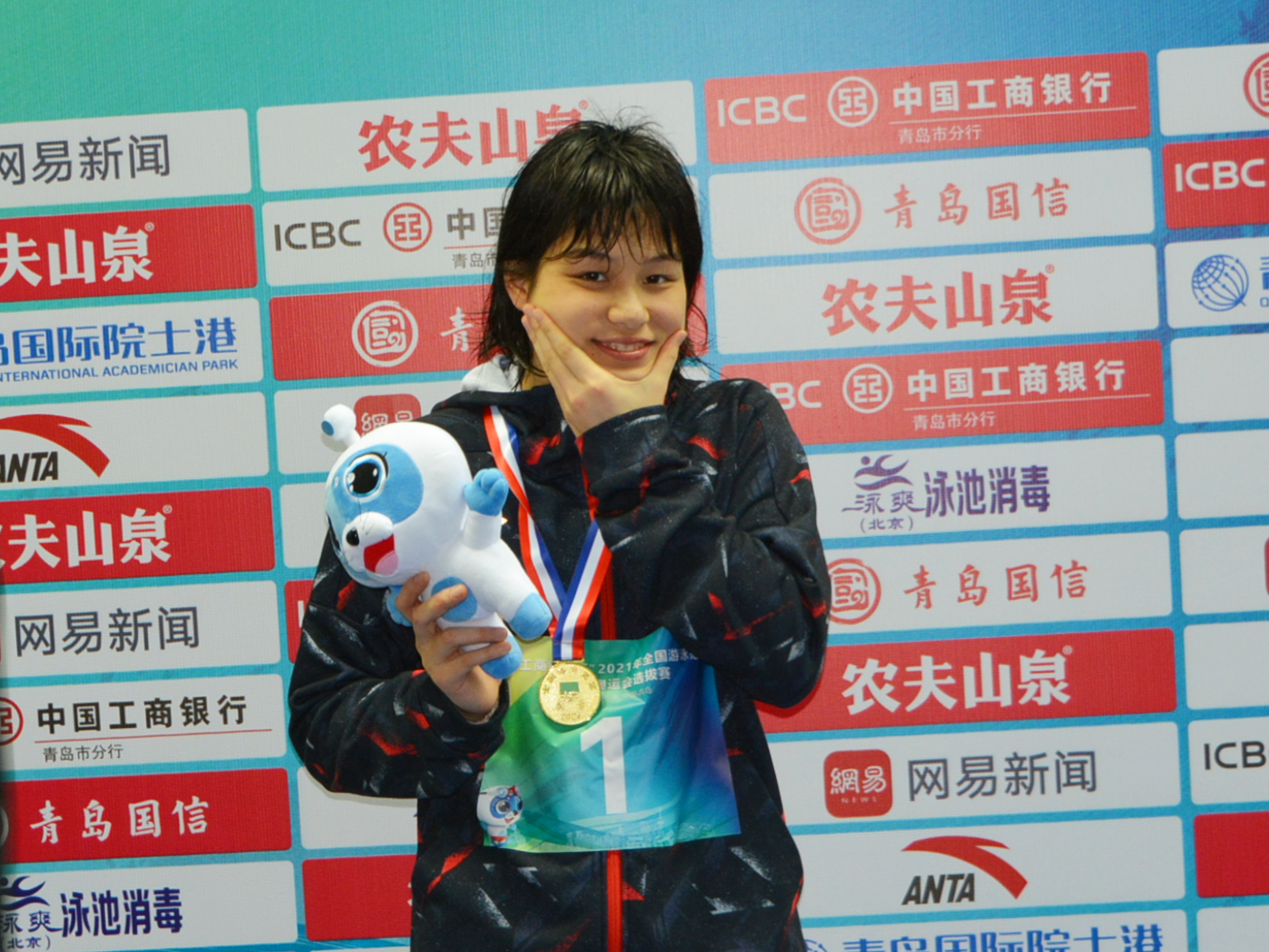 不满16岁的余依婷近日两次刷新女子200米个人混合泳世界青年纪录:她在