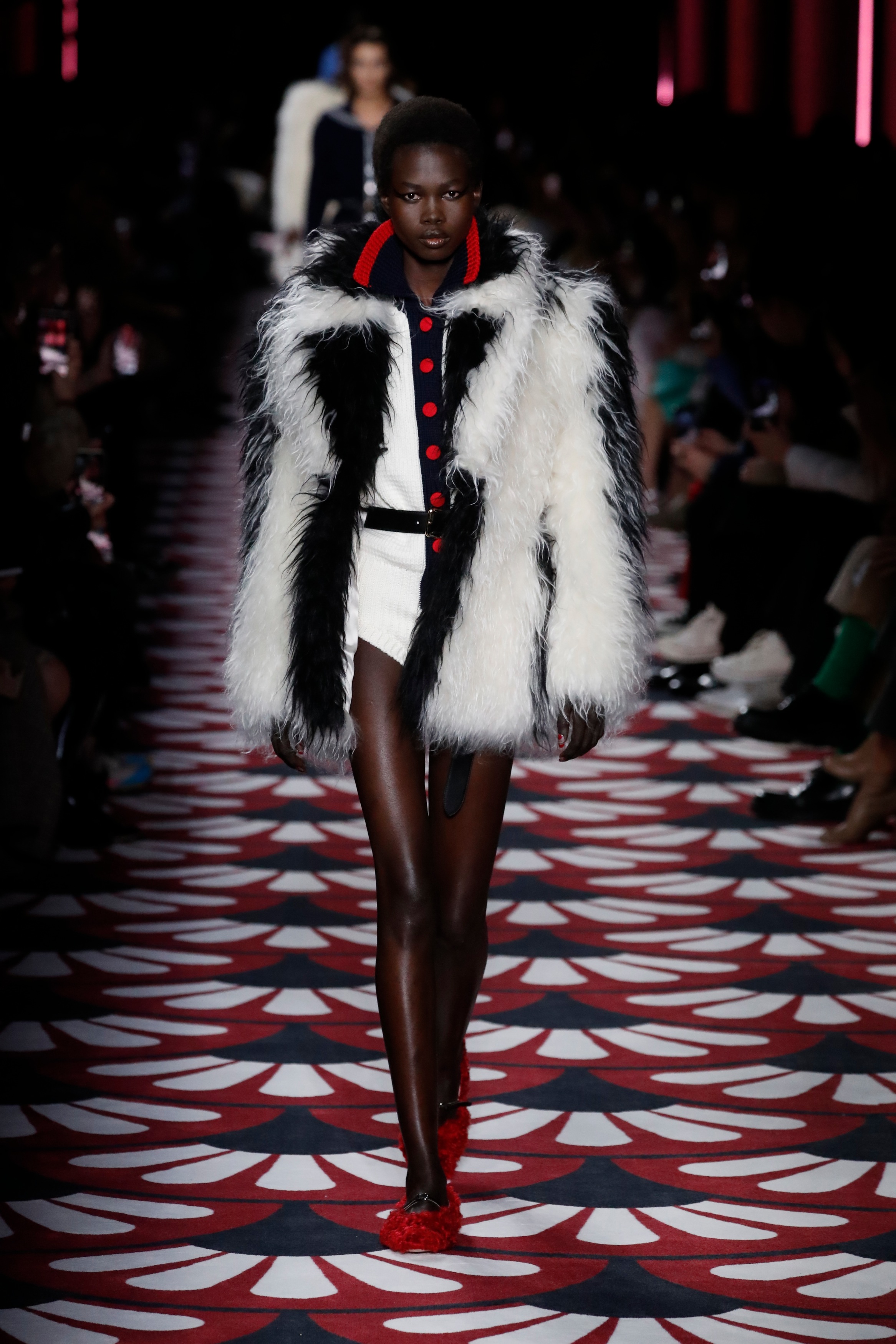 巴黎时装周缪缪发布秋冬新品成衣