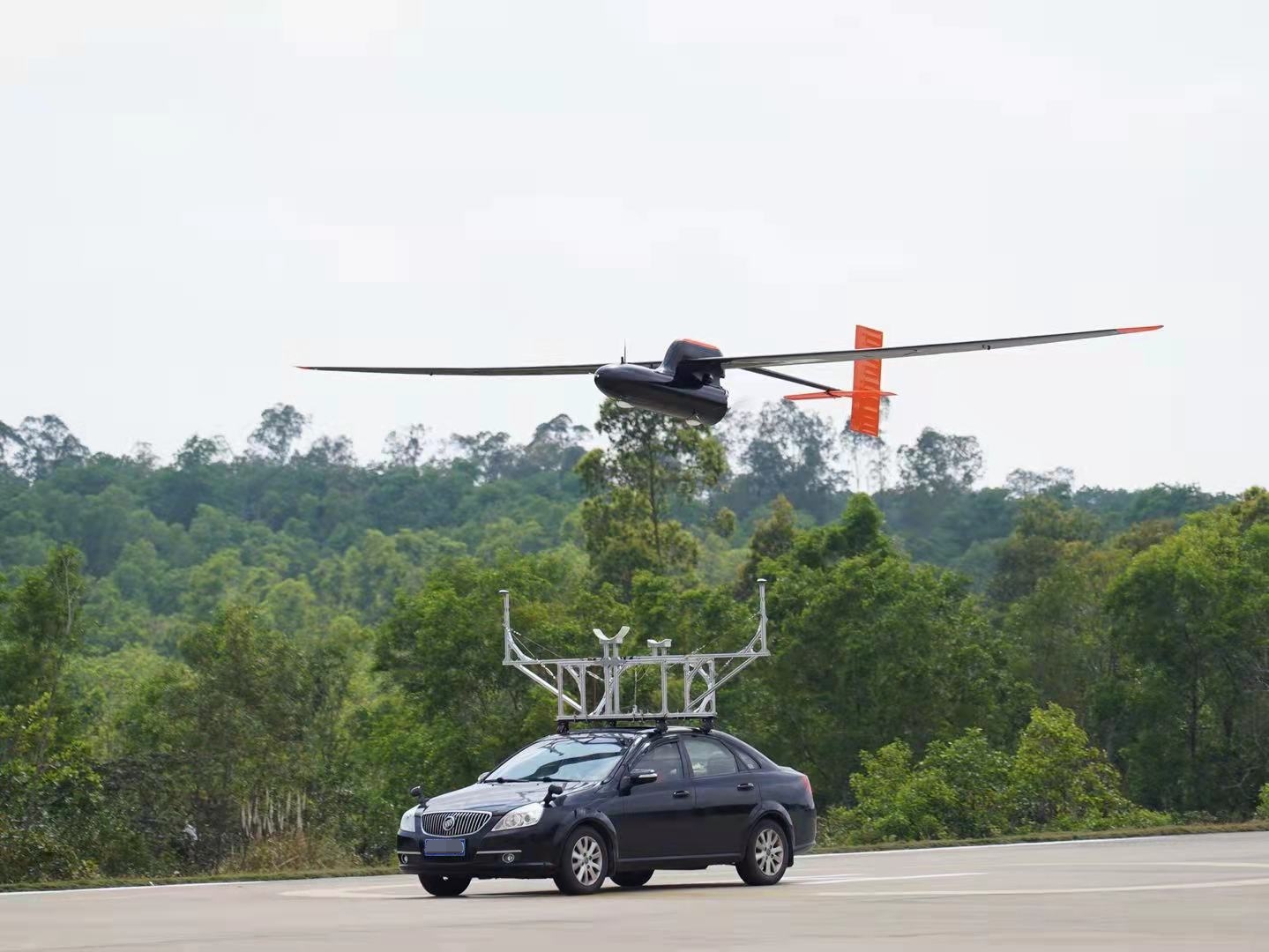 北航青年科研团队打破油动固定翼无人机续航时间世界纪录