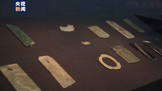 石峁遗址出土玉器约2000件五色斑斓象征权力身份