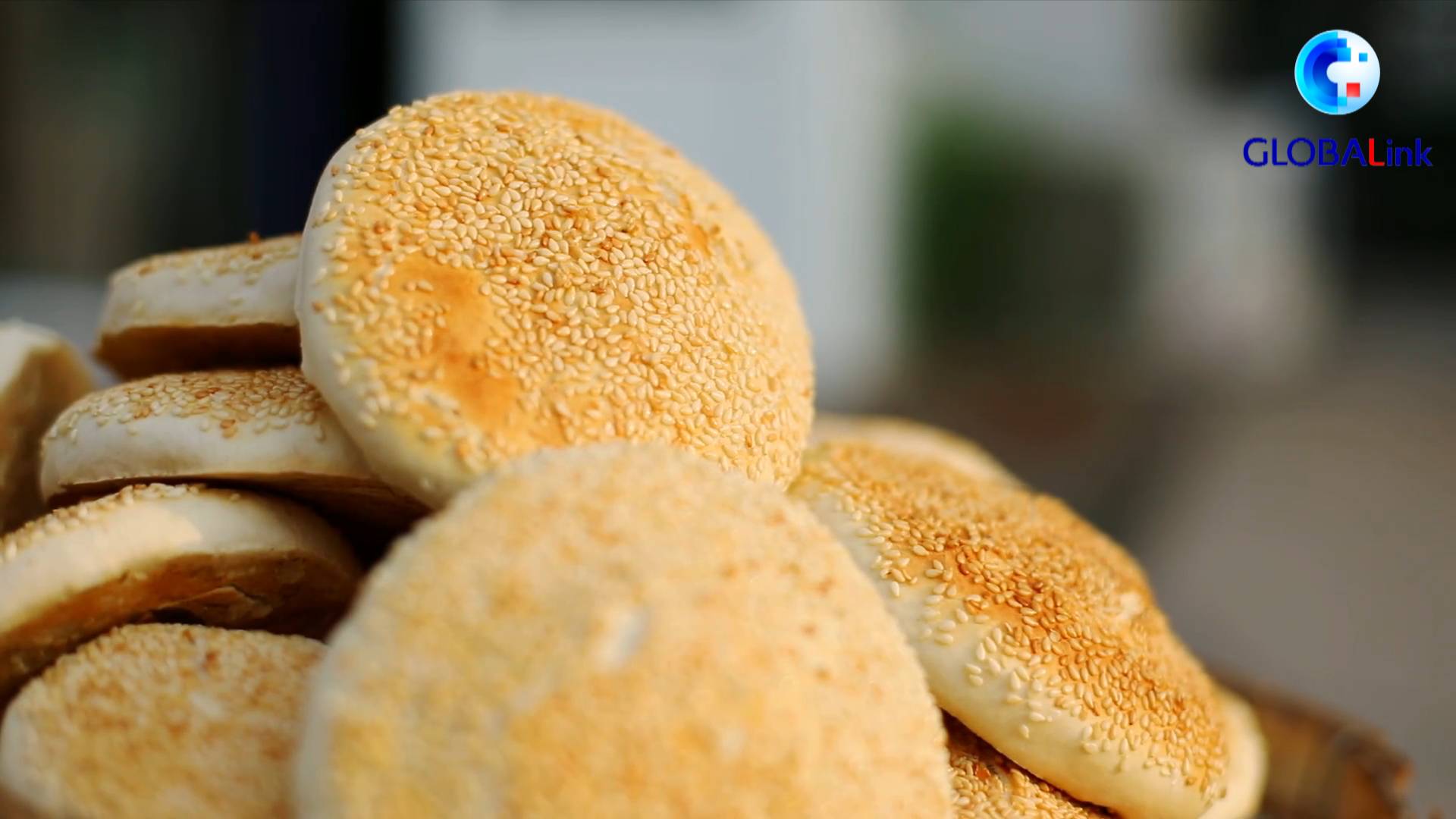 全球连线河北黄骅吊炉烧饼炭火演绎的舌尖美味