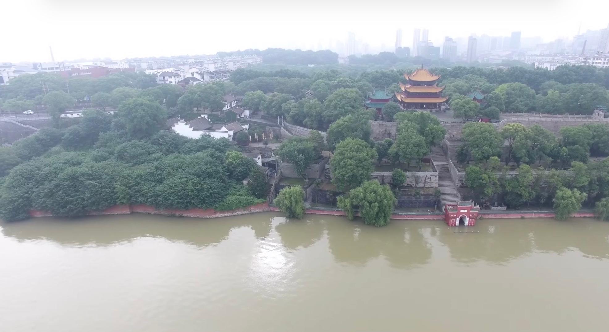 湖南岳阳洞庭湖及长江湖南段千余米大堤超警戒水位岳阳提升至Ⅱ级应急