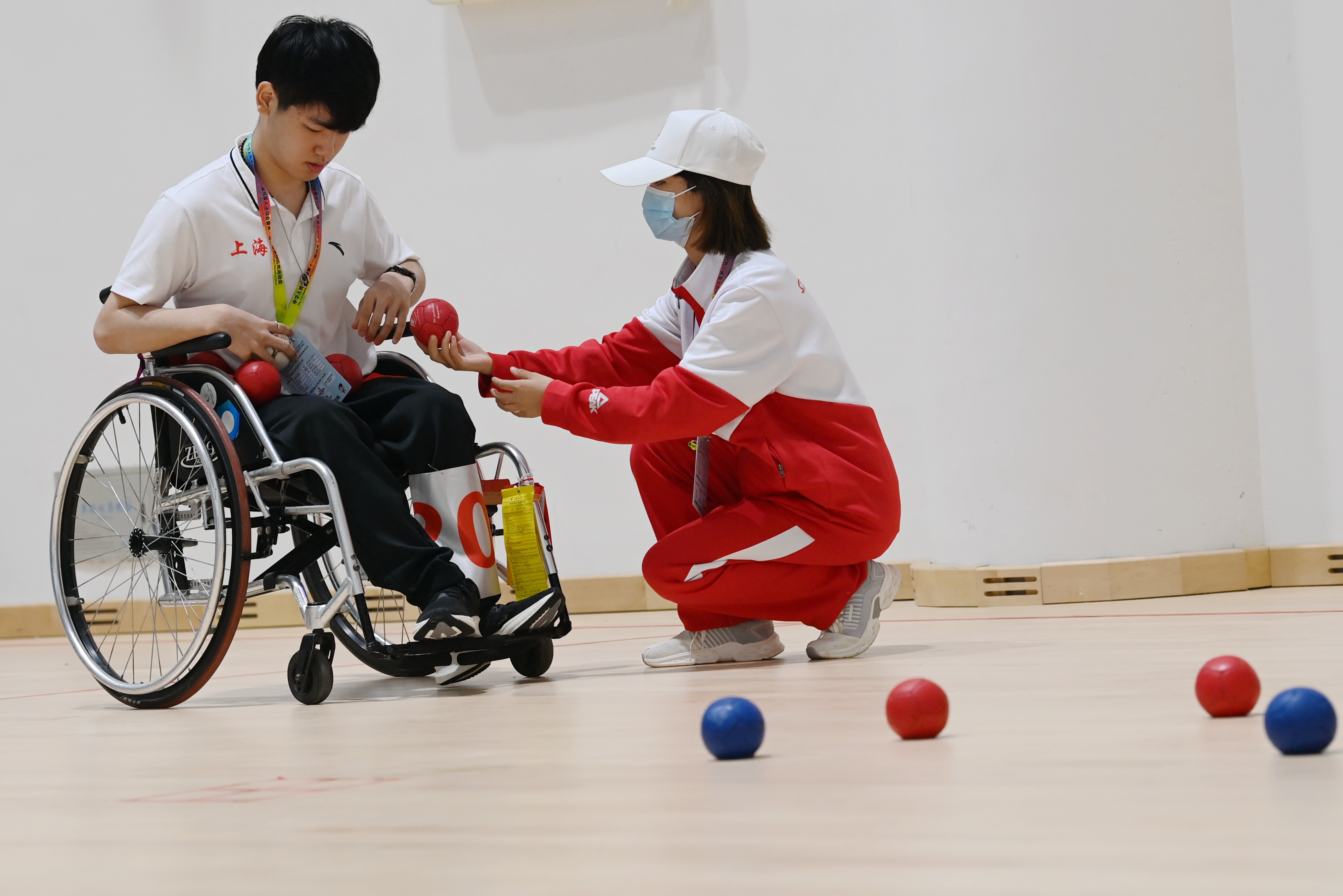 新华社记者李一博 摄竞赛场馆也专门做了适合残疾人运动员的改造.