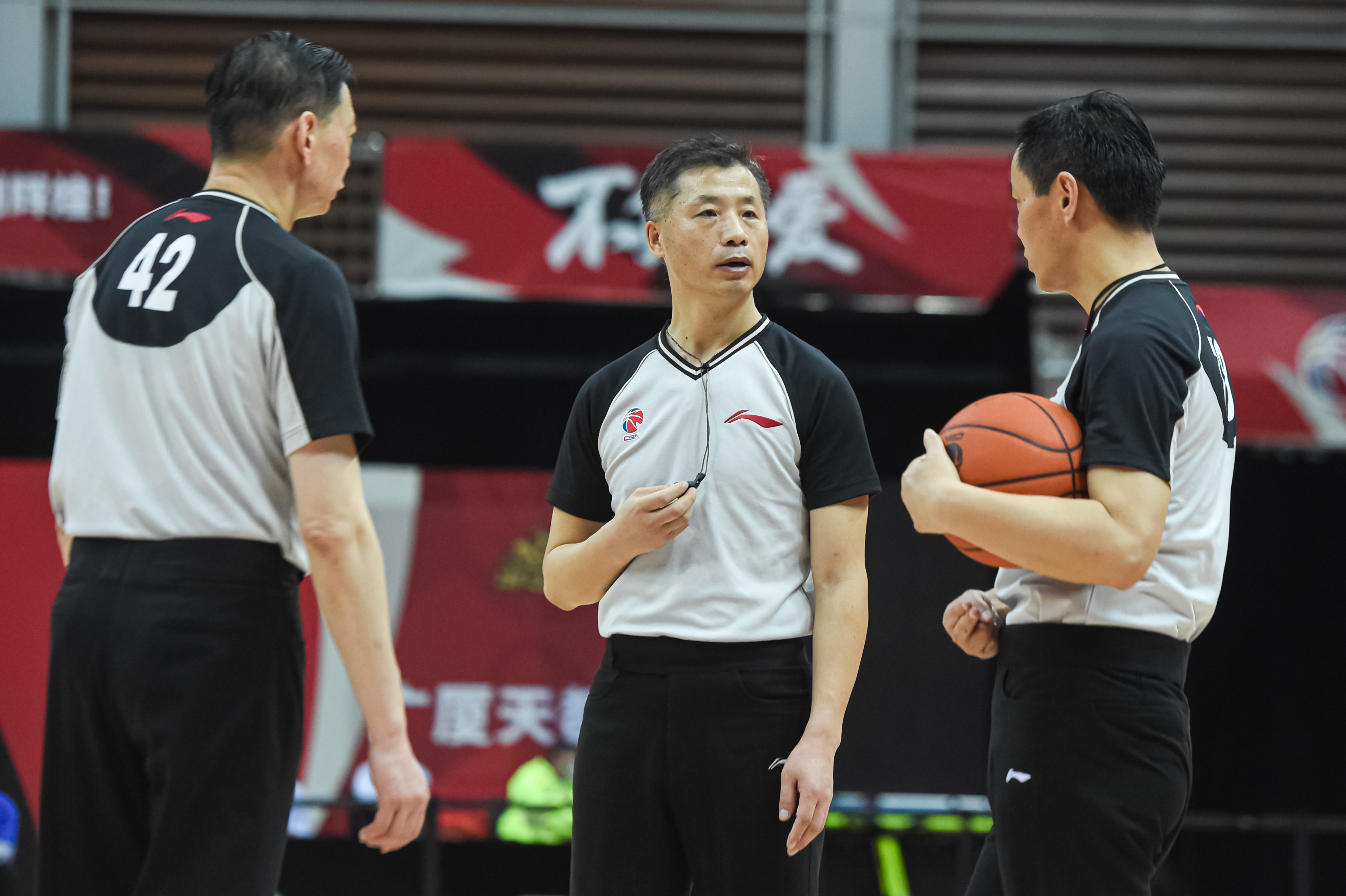 张雄cba裁判队伍青黄不接正加强培训和完善考评体系