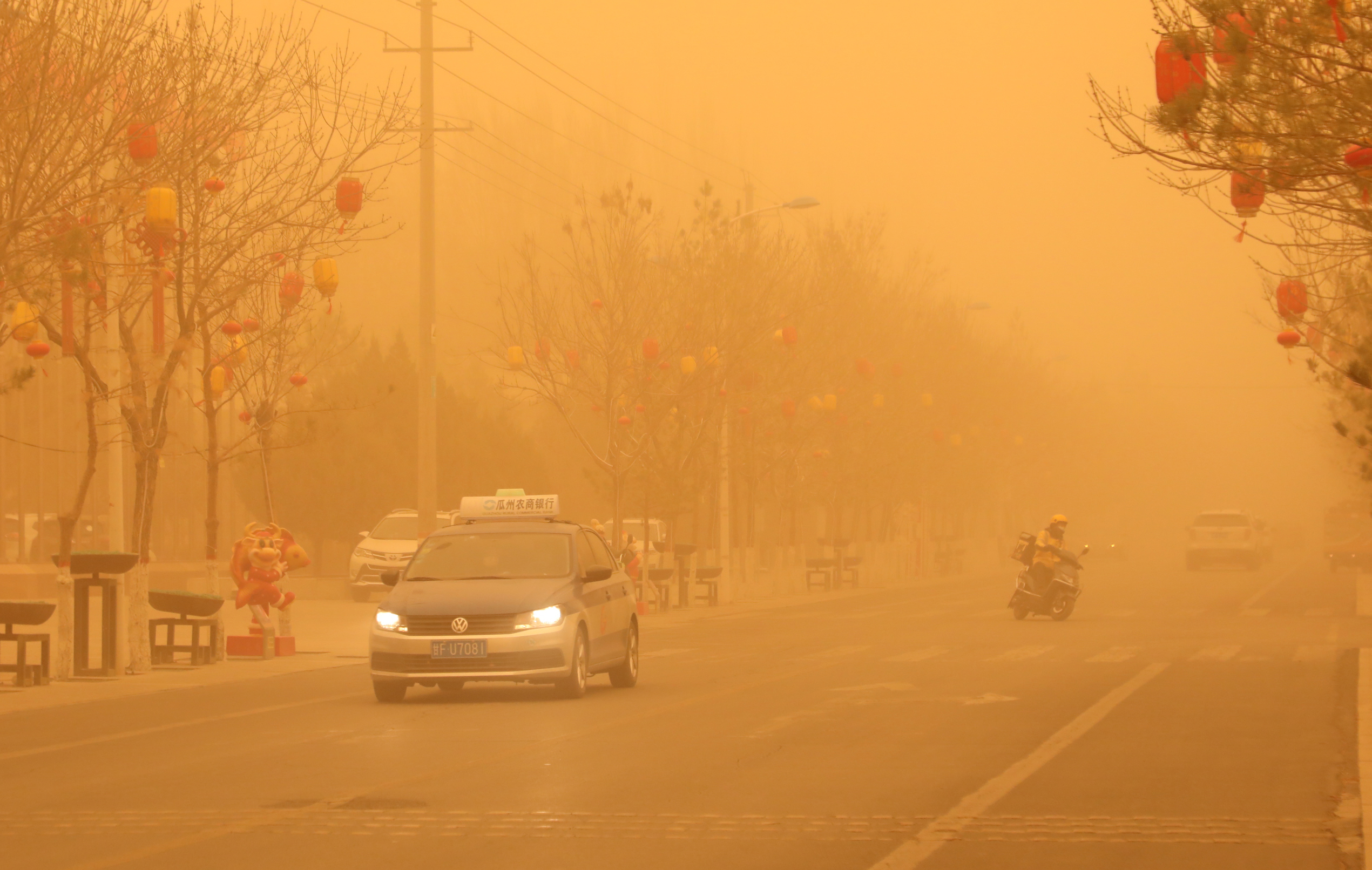 记者亲历甘肃10年来最强沙尘突袭