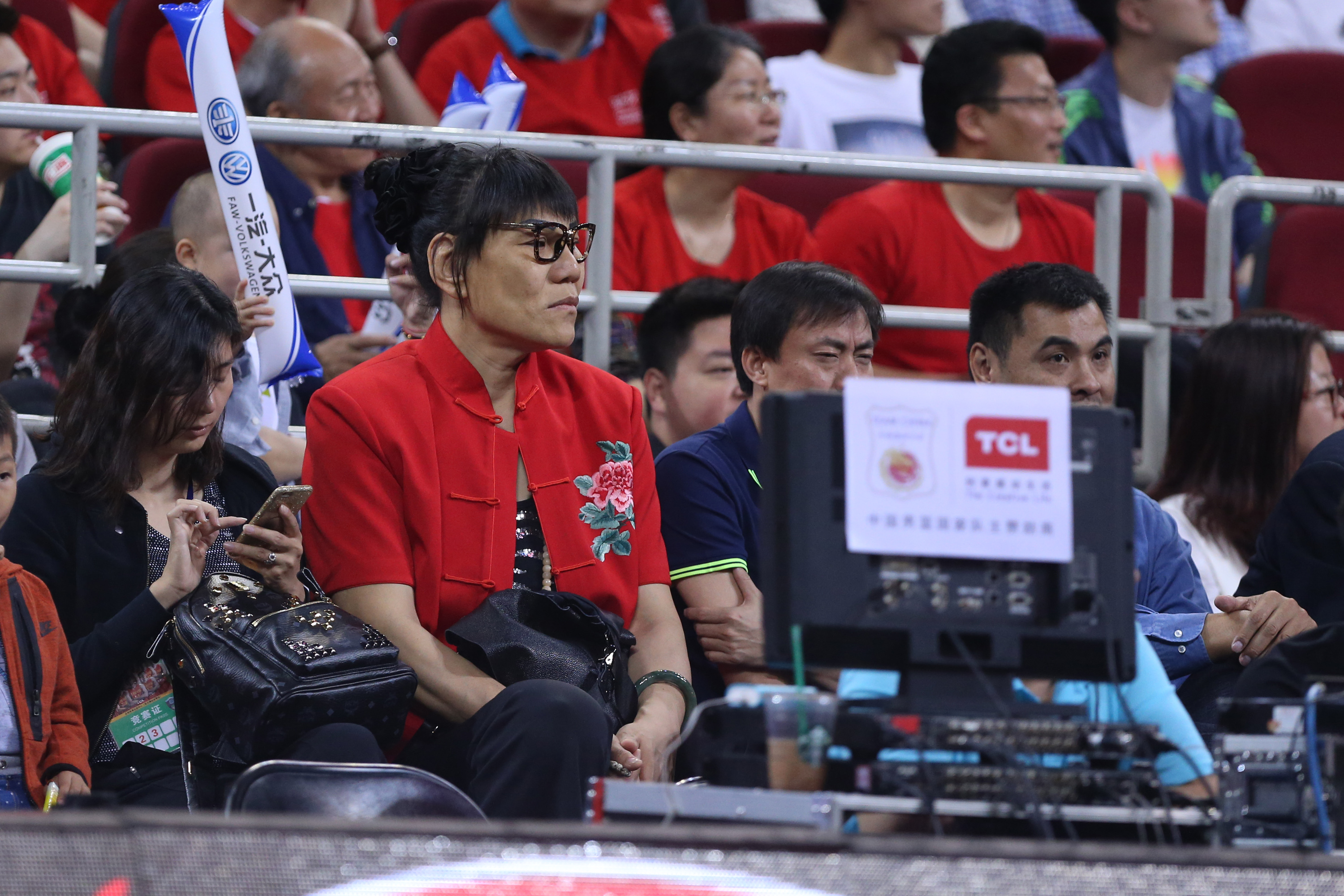 郑海霞出席fiba篮球名人堂线上颁奖典礼感言无愧深爱的篮球和祖国