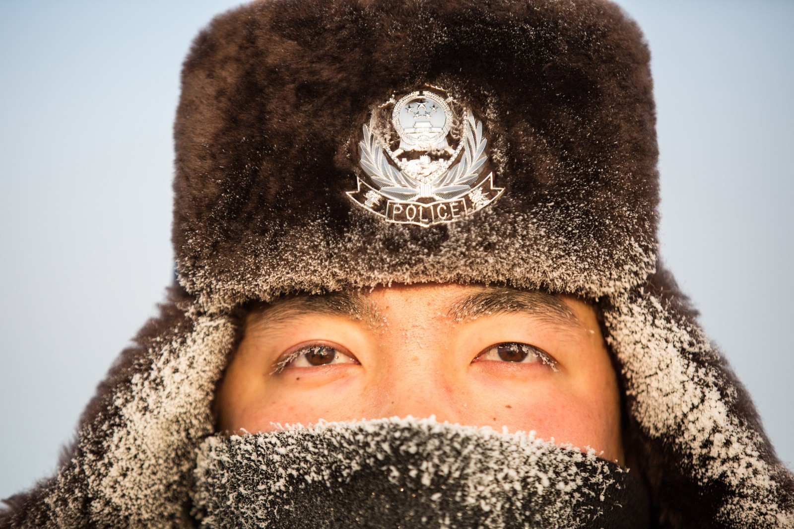 零下31边检民警坚守国门迎接新年第一缕阳光