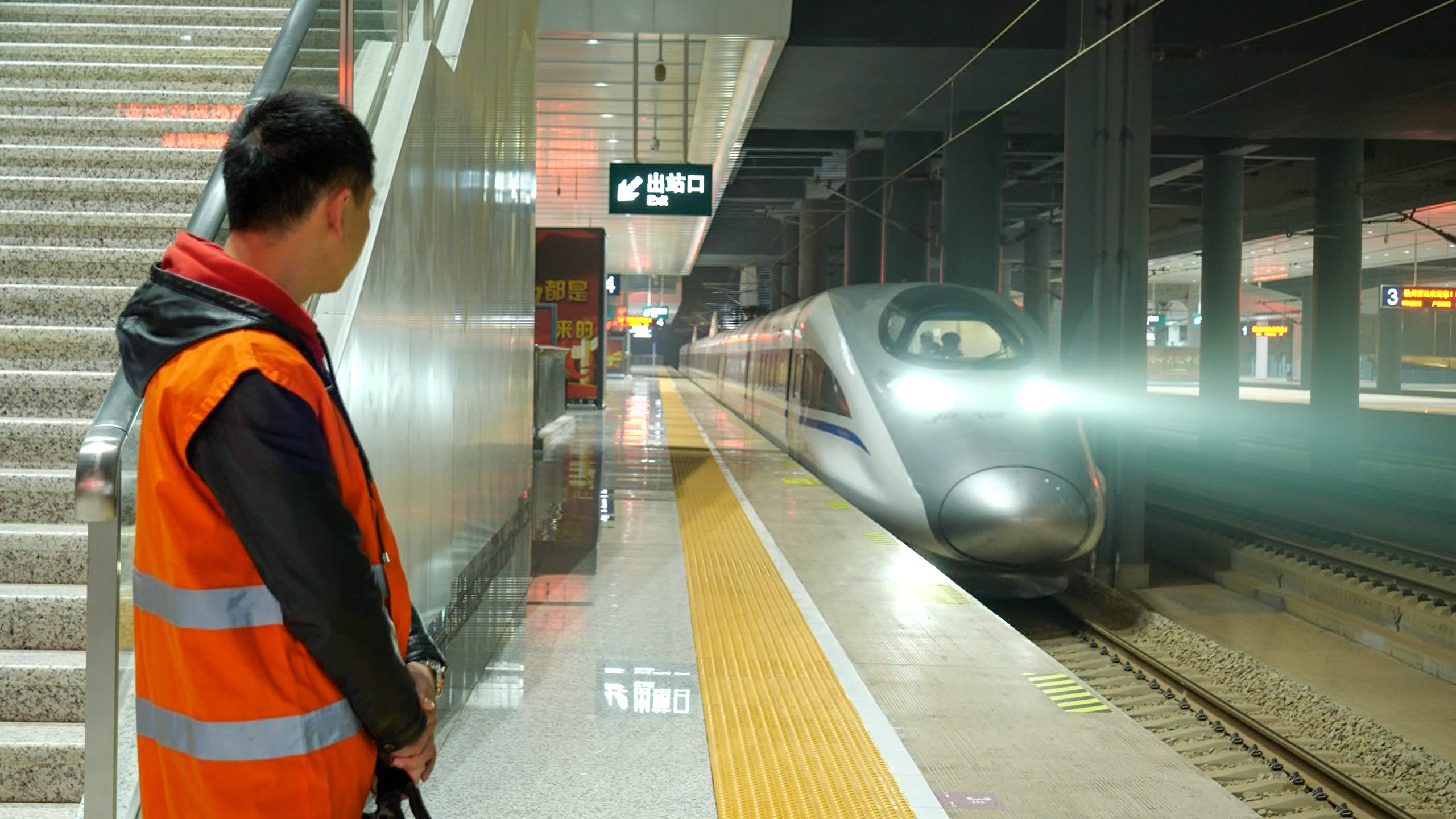 动车扎堆，振奋人心！中国高铁里程已占世界六成以上_新华社