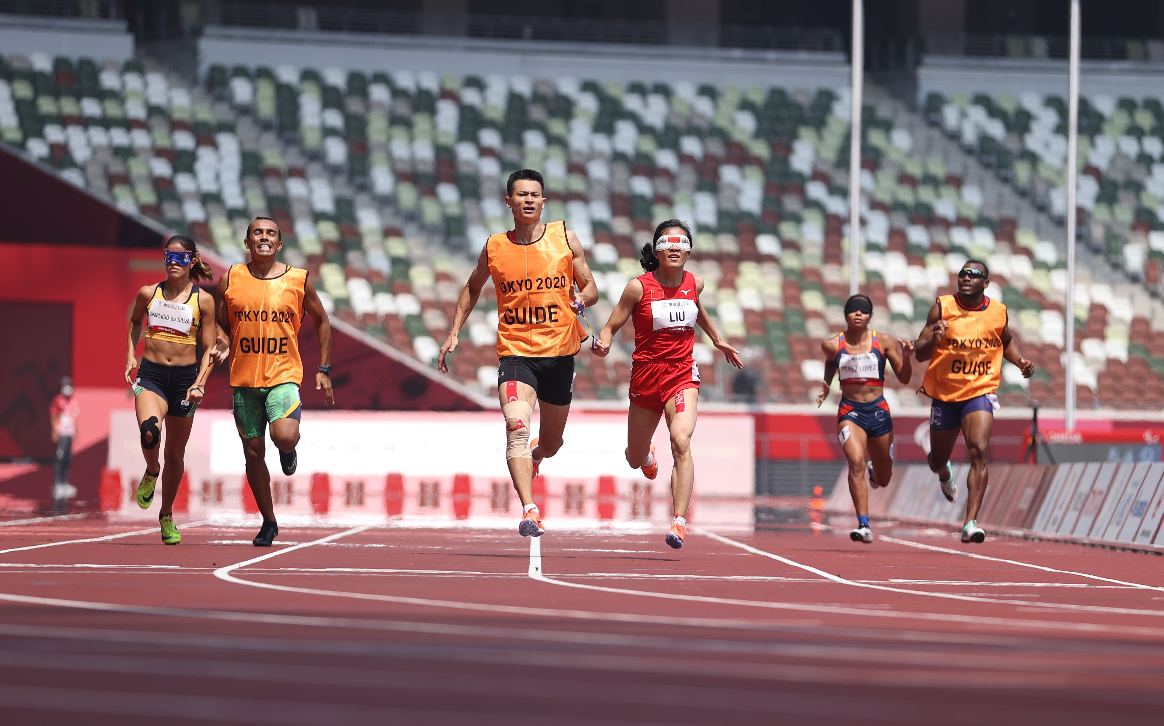 全球连线盲人领跑员徐冬林我的使命就是让她勇敢奔跑