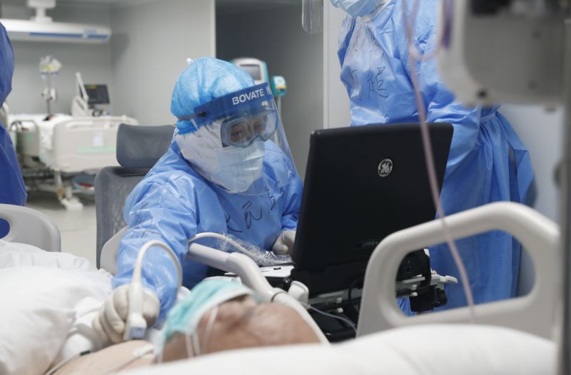 李文放跟新冠病毒掰手腕的重症医学专家