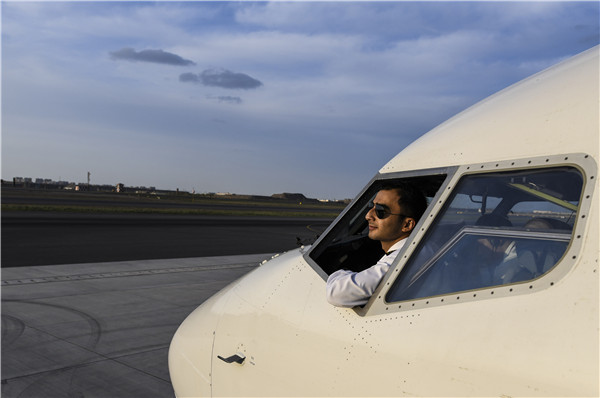 机长阿布用青春逐梦用奉献感恩