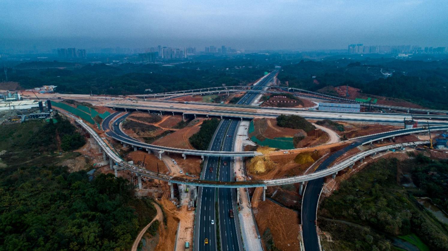 成都天府机场高速公路高庙山枢纽互通顺利完成