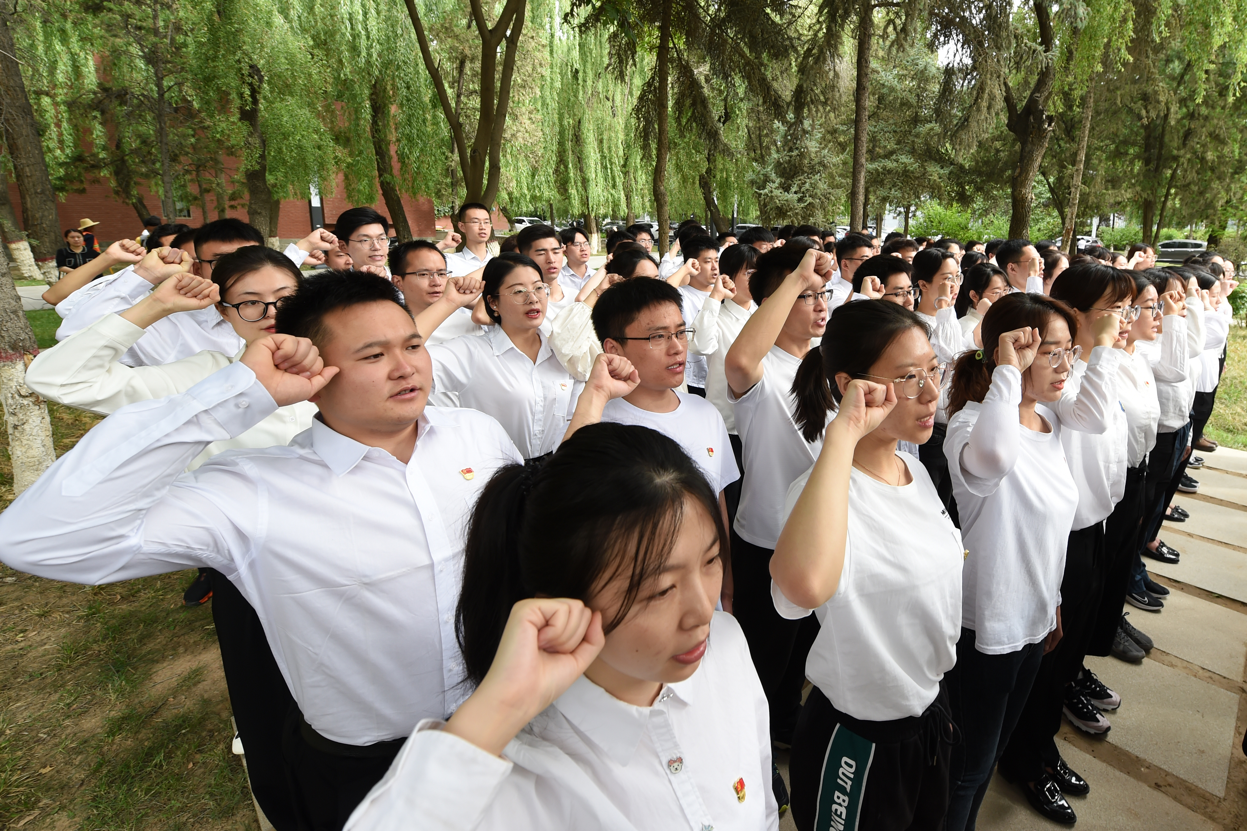 新党员代表入党宣誓活动在北京等地举行