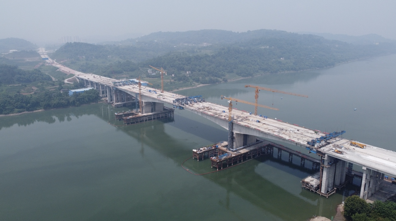龙溪嘉陵江特大桥顺利合龙