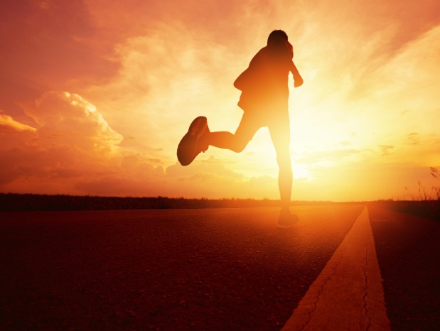 人民日报汗水洒满征途奋斗收获幸福