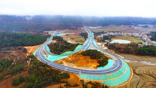 广南高速公路图片