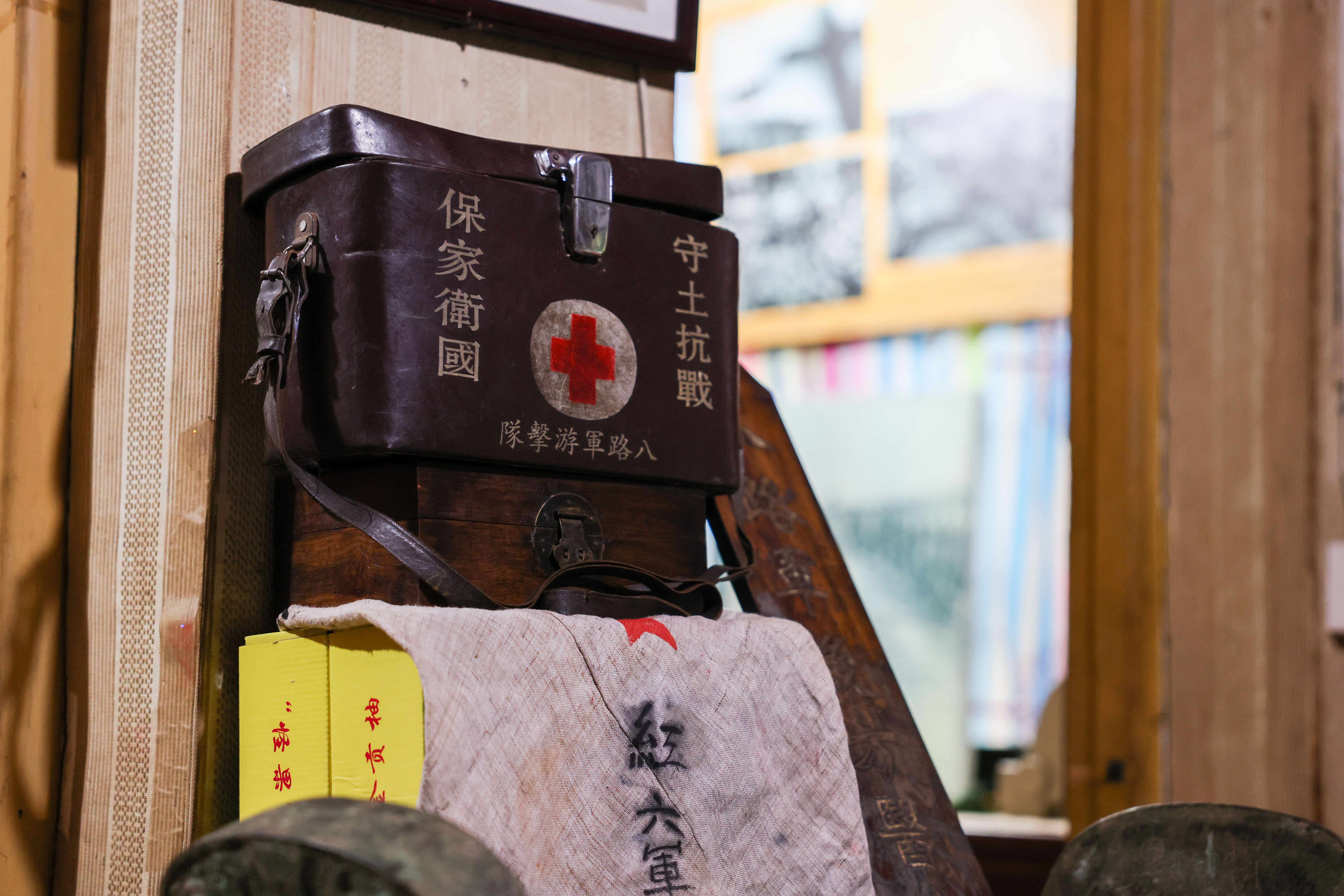 40年来这个普通人用革命文物做了什么不普通的事