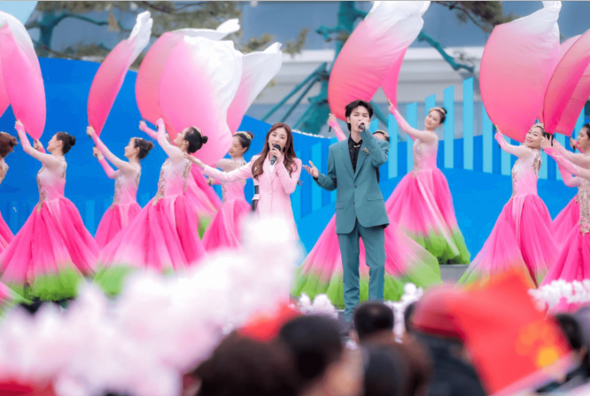 超强阵容集结心连心艺术团走进雄安送上温馨文艺盛宴