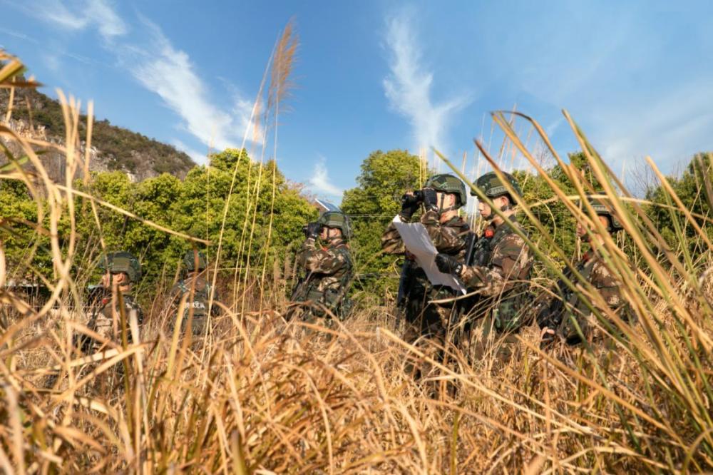 直击武警桂林支队林地练兵