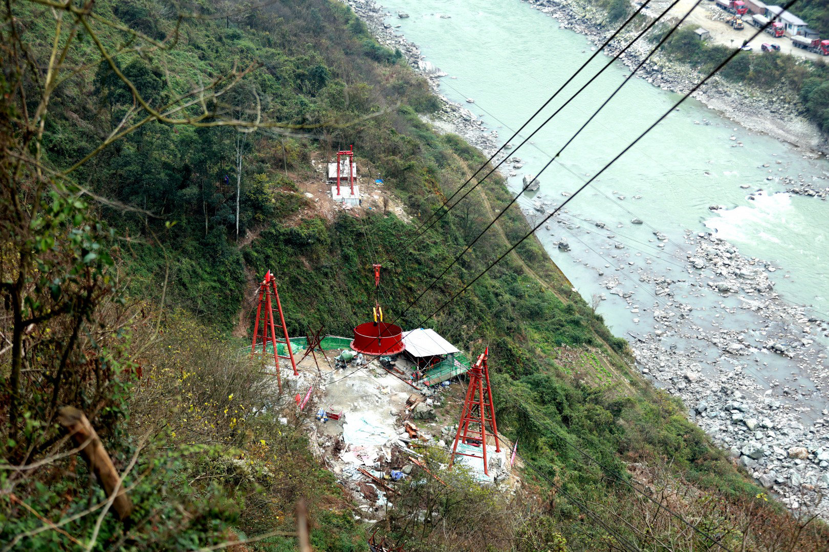 四川渔子溪水电站30吨蝶阀成功上山