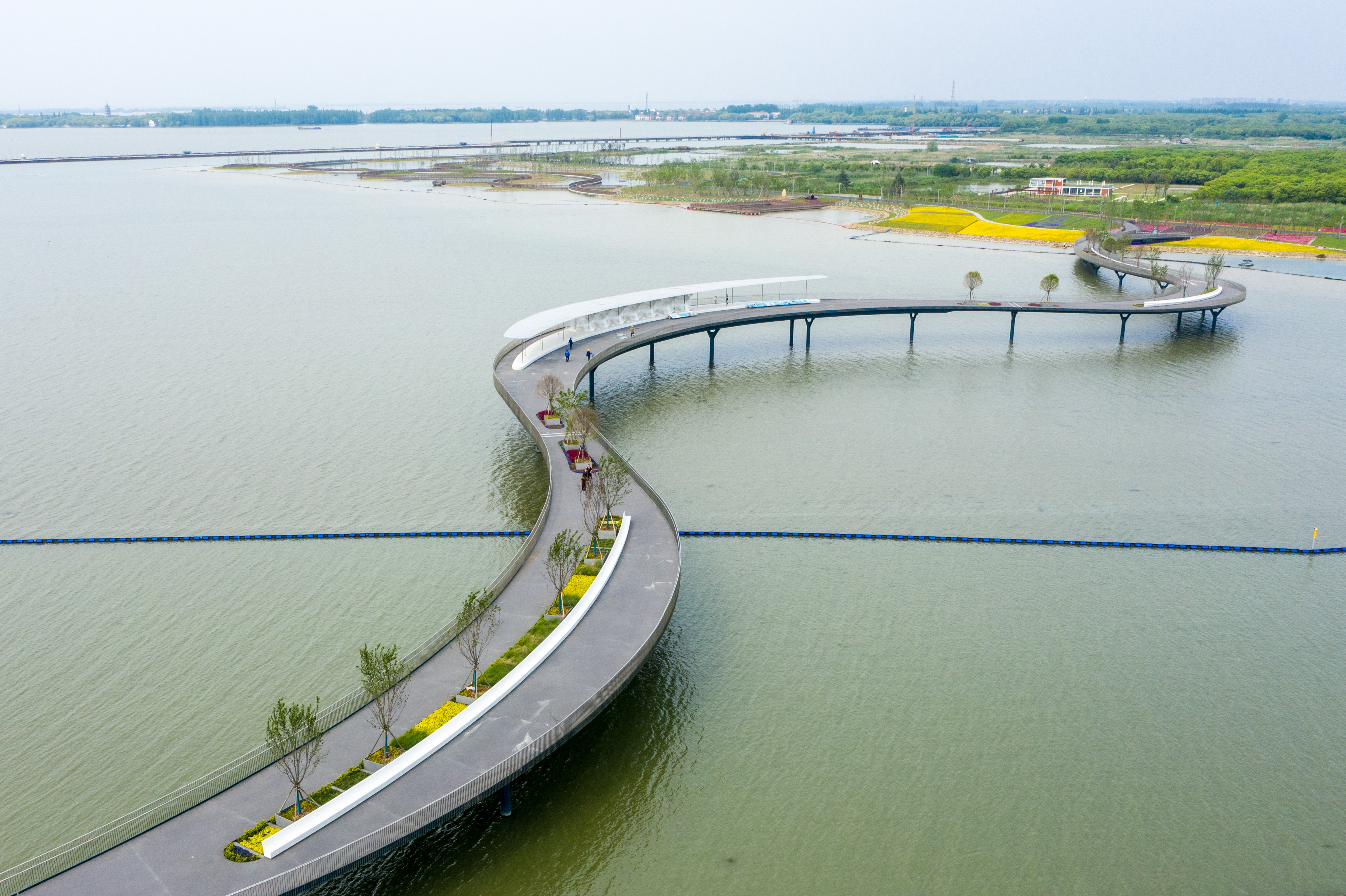 年终报道江河湖海共一色长三角破立并举加速形成新发展格局