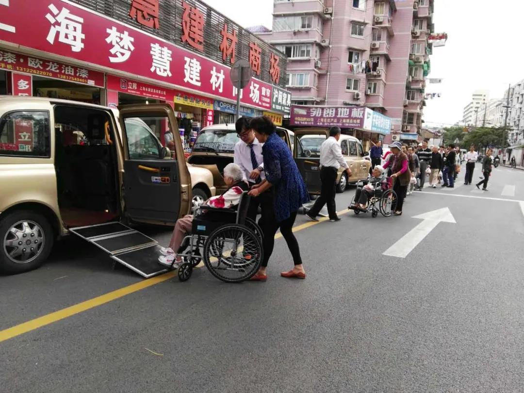 安心便捷，强生在智能时代让老年人出行“乘风破浪” 封面新闻 6104